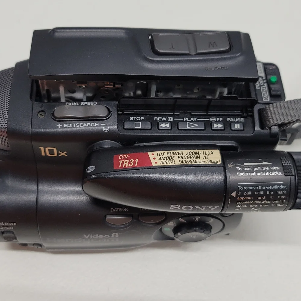 Sony Handycam CCD-TR31 8mm Video 8 Camcorder *For Parts Or Repair!*
